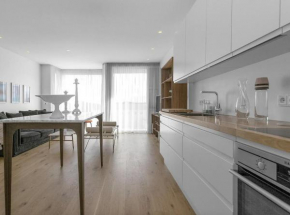 Luxury Condo, Ocean & Mountain Views, City Center
